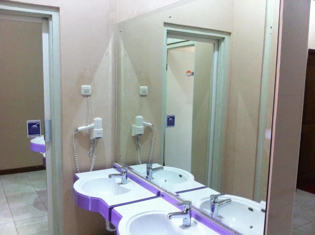 Cabin Hotel Sutomo Yogyakarta Luaran gambar